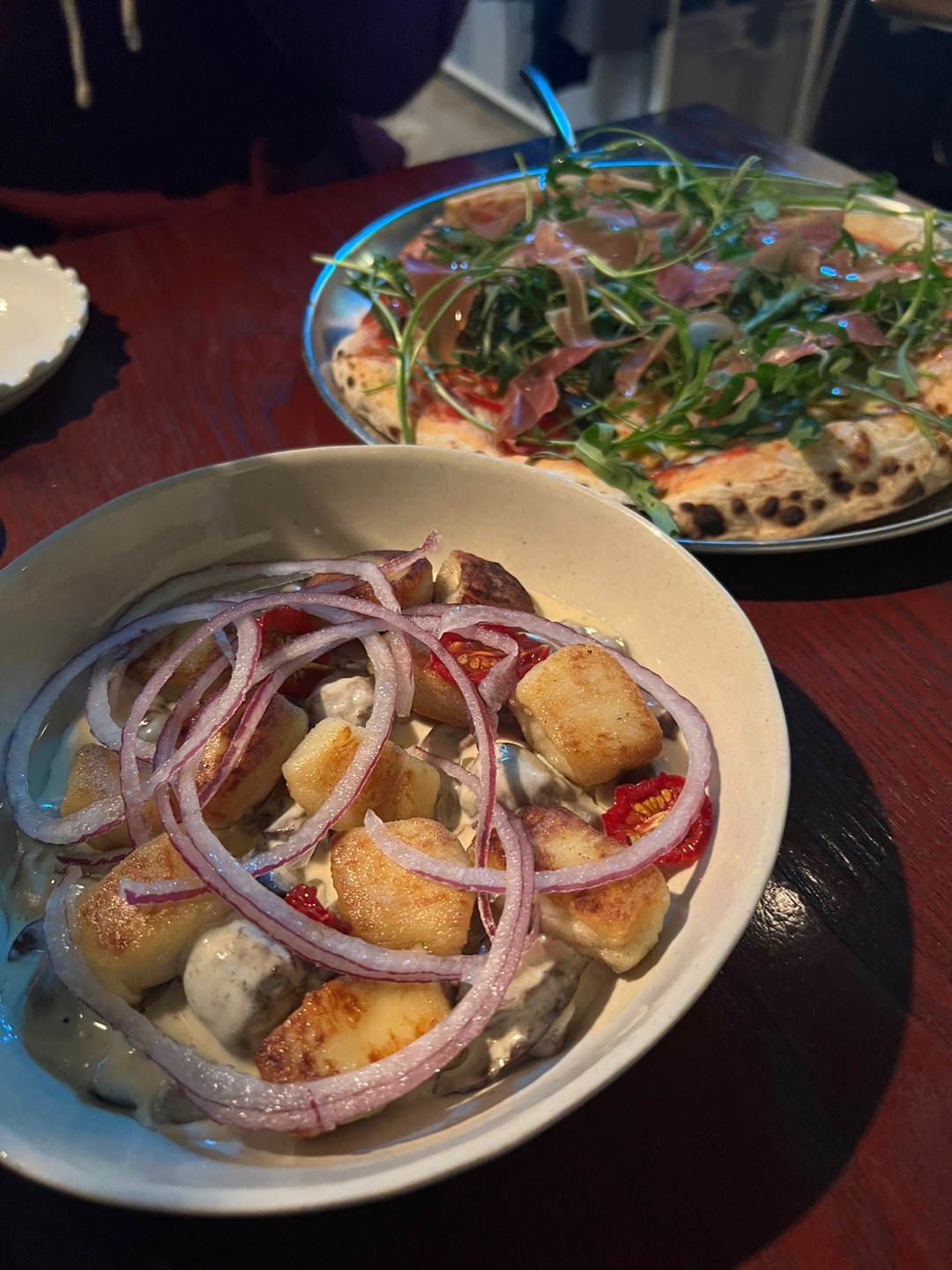 녁 시그니처 피자와 뇨끼