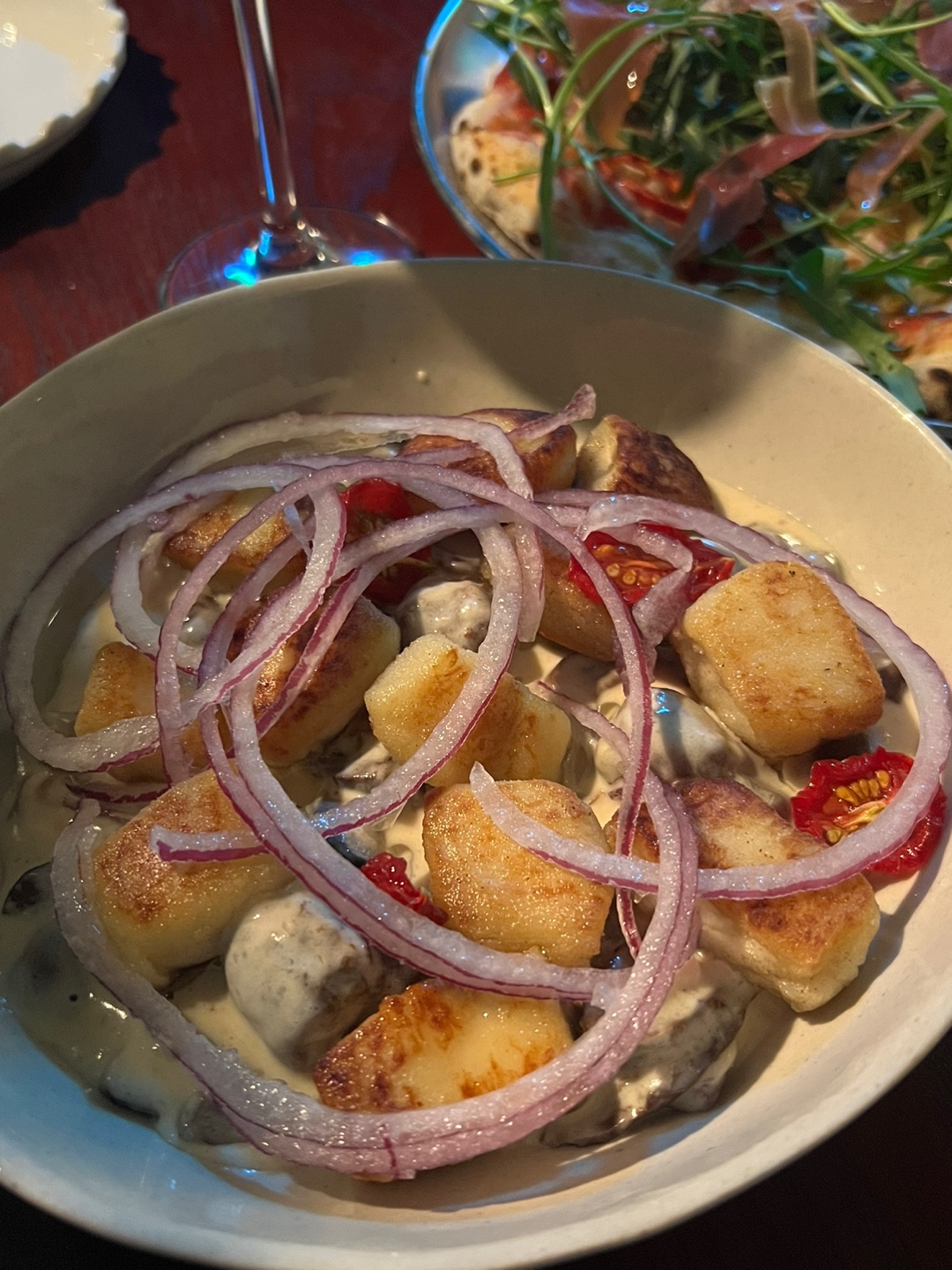 녁 시그니처 피자와 뇨끼